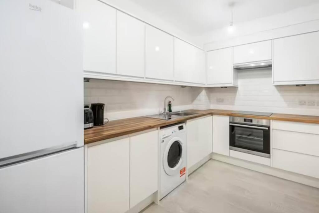 Boutique Modern Hotel Room For Two Near Tube And Bus Stations 伦敦 外观 照片